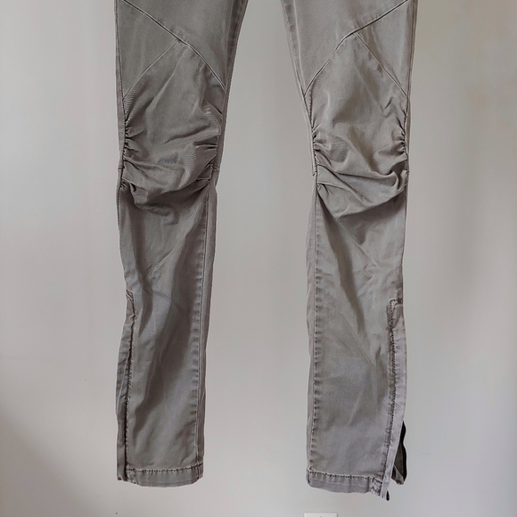 BCBG Max Azria Cargo Pants Size 27 Olive Colour - Picture 4 of 16